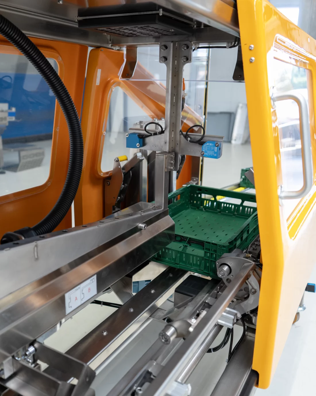 Frutmac Boxer Inkijkje in machine kratten opzetten