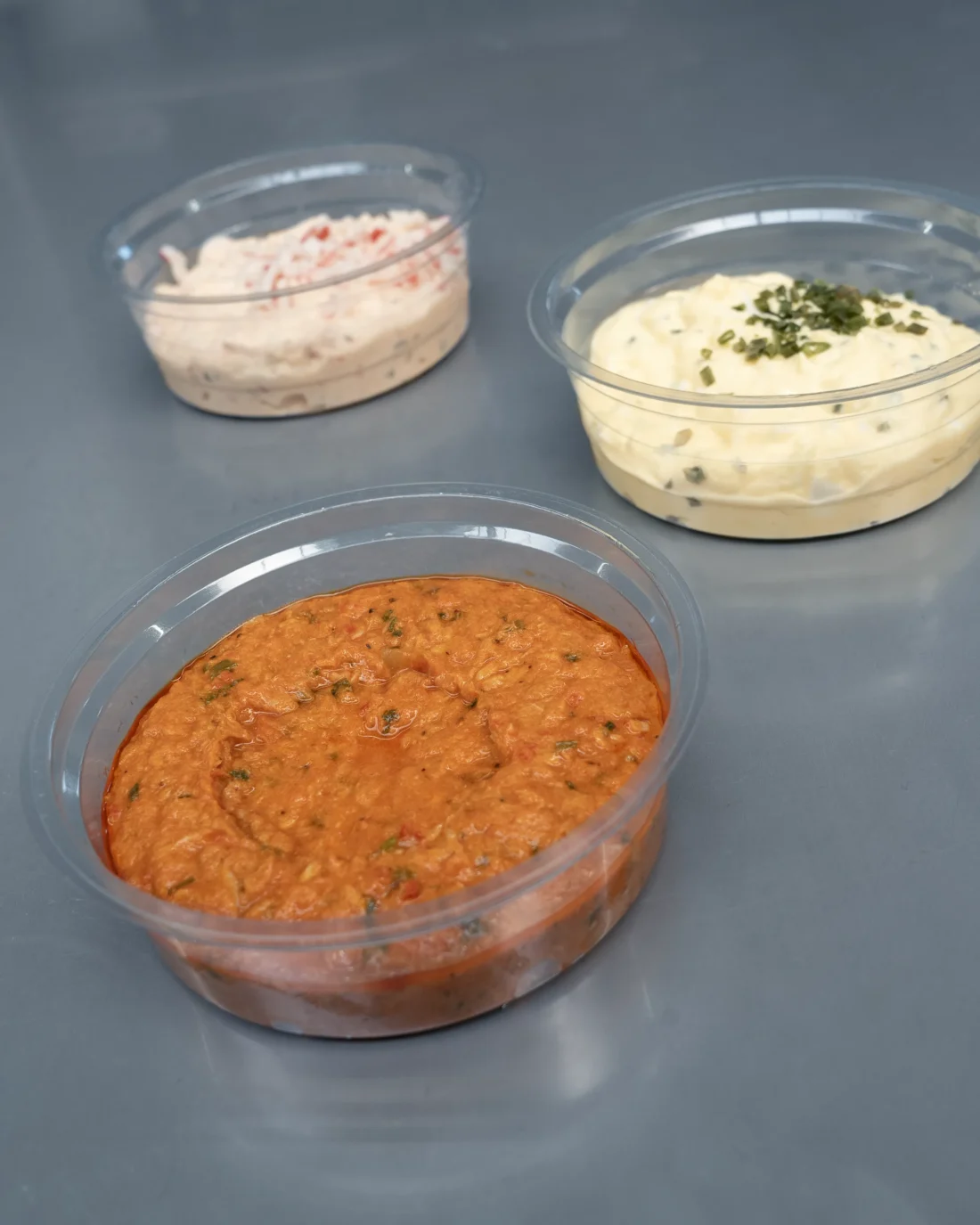 Leonhardt doseren schalen salades eisalade krabsalade tapenade