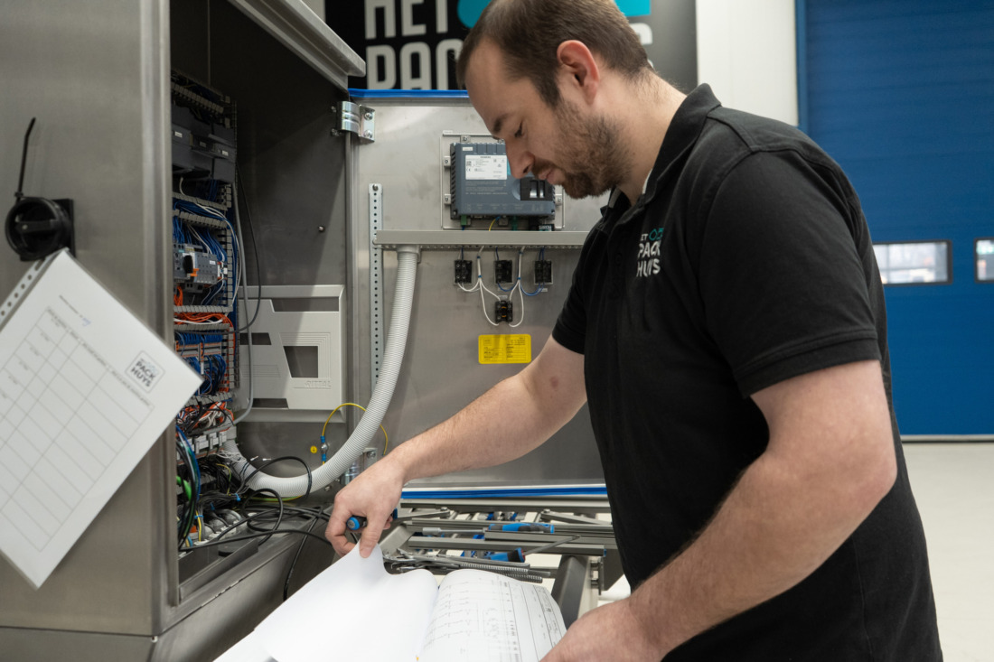 Monteur Mike showroom elektra taktbaan